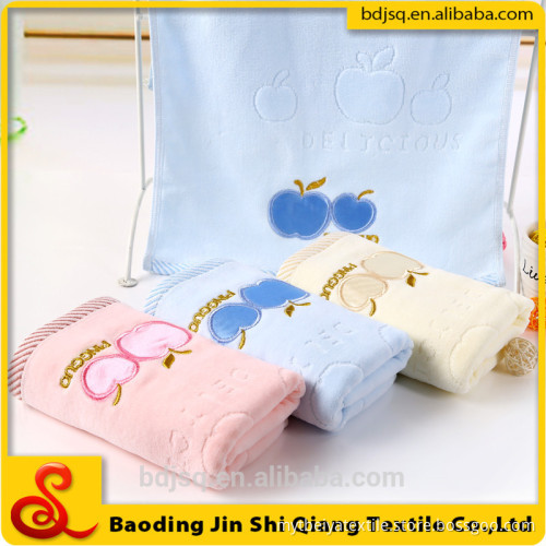 wholesale cheap 100% cotton 14s weak twist jacquard velour apple flowers bath towel with embroidery